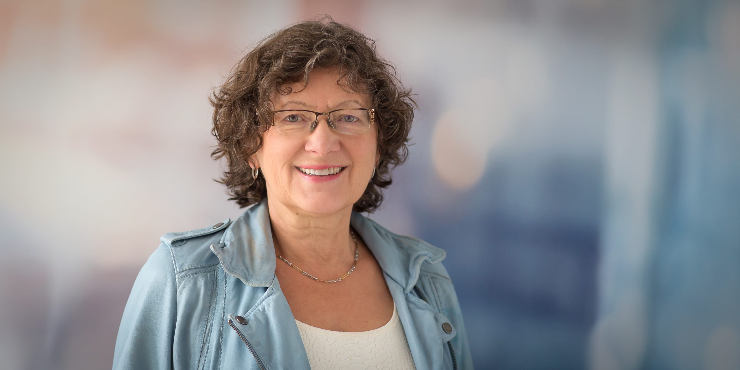 Waltraud-Hermann-blau-breit