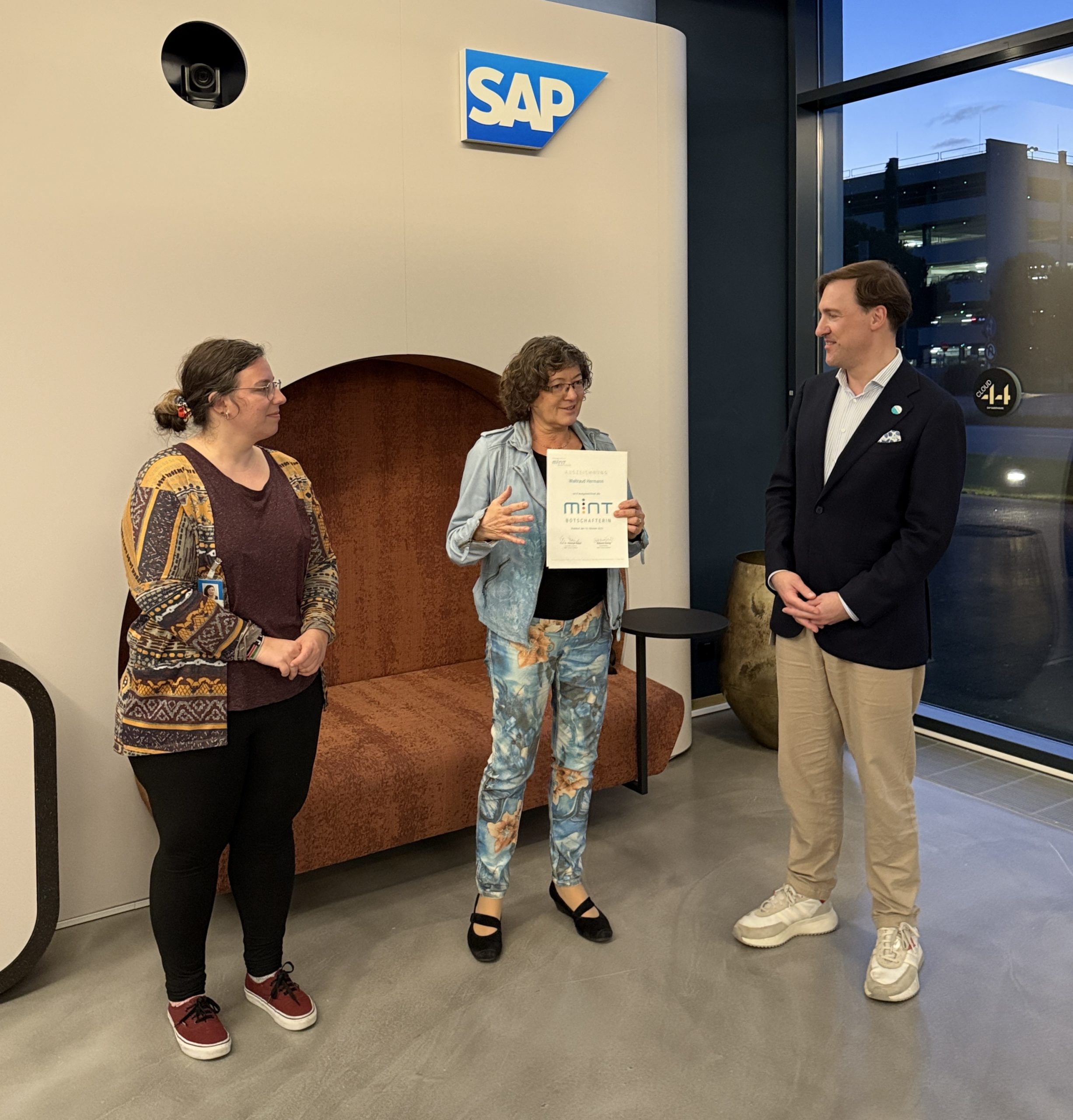 20251016_Ehrung_Botschafterin